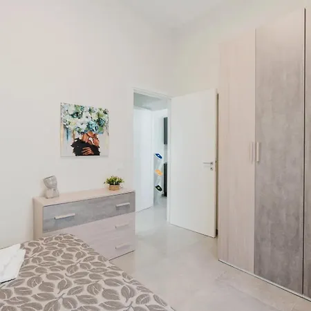 Lazzara 19 * مارسالا